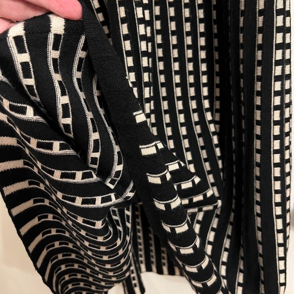 Lane Bryant Black and Beige 3/4 Sleeve Sweater Dress 18/20 Geo Print - Picture 4 of 5